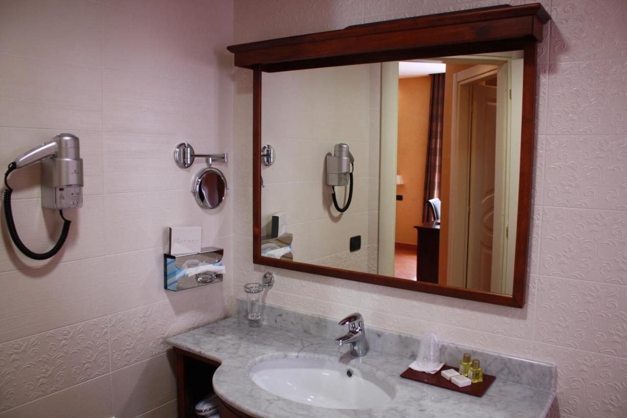 Artemis Hotel 4*