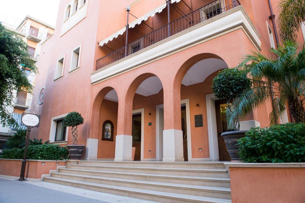 Artemis Hotel